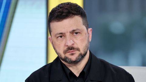 Владимир Зеленский выступает с обращением о перемирии