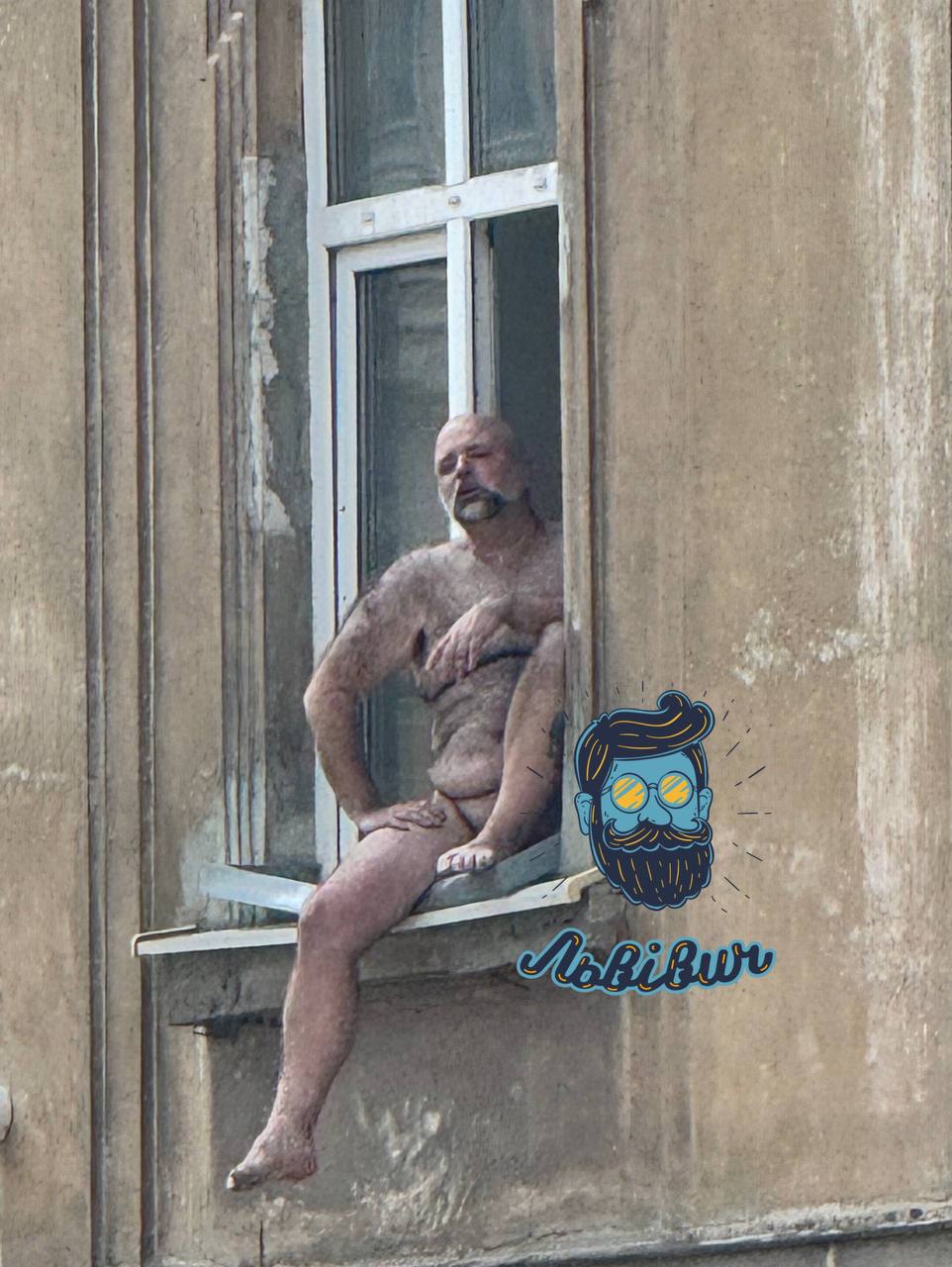 Инцидент с иностранцем на подоконнике во Львове
