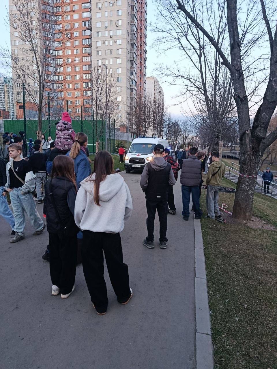Подростки на самокате скрываются с места ДТП