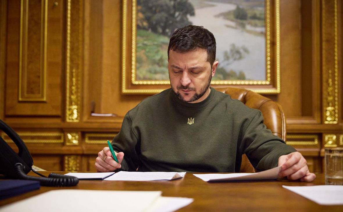 Обучение молодежи обращению с оружием в учебном центре