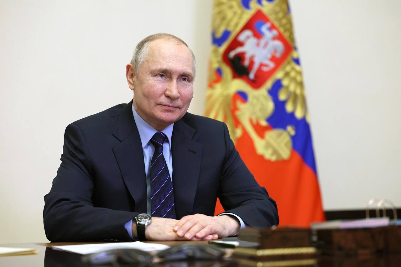 Современный российский спутник на орбите Земли