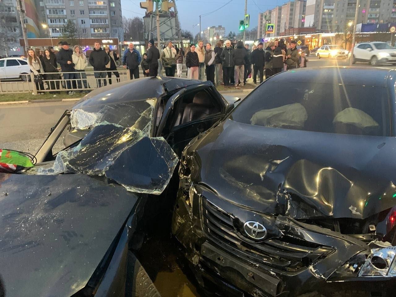 Момент ДТП на перекрёстке в Тутаеве