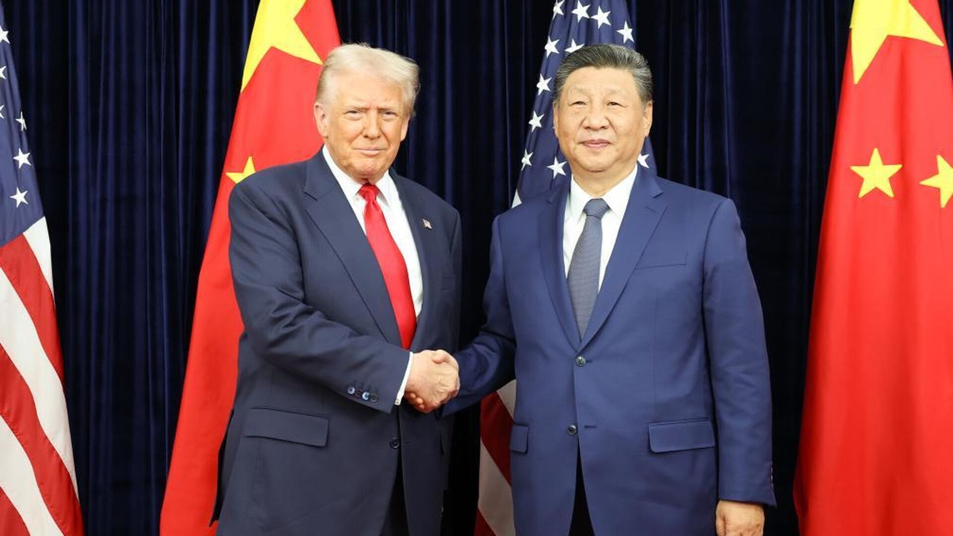 Дональд Трамп дает интервью о переговорах с Китаем