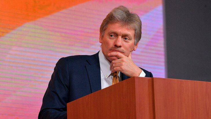 Дмитрий Песков дает комментарий для прессы