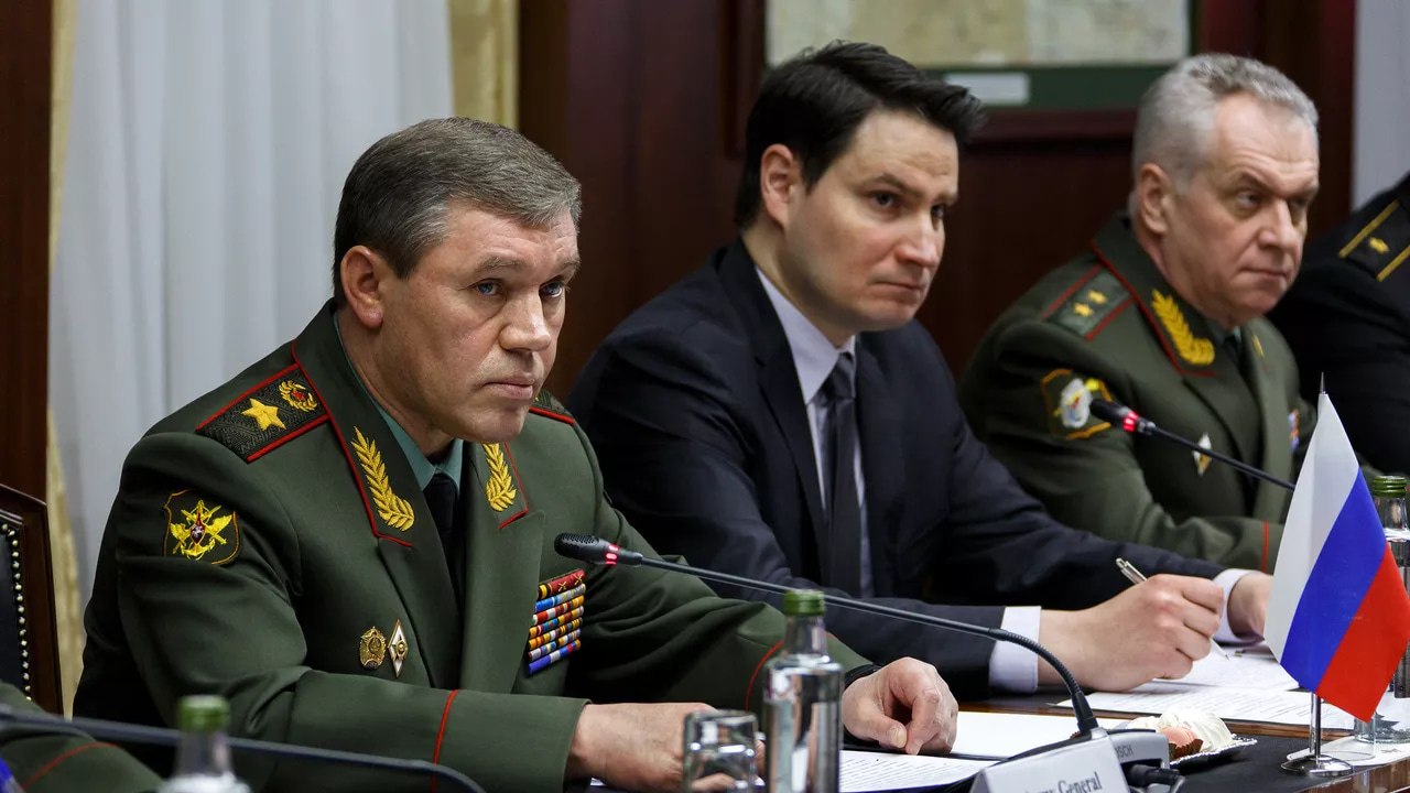 Генерал армии Валерий Герасимов на брифинге