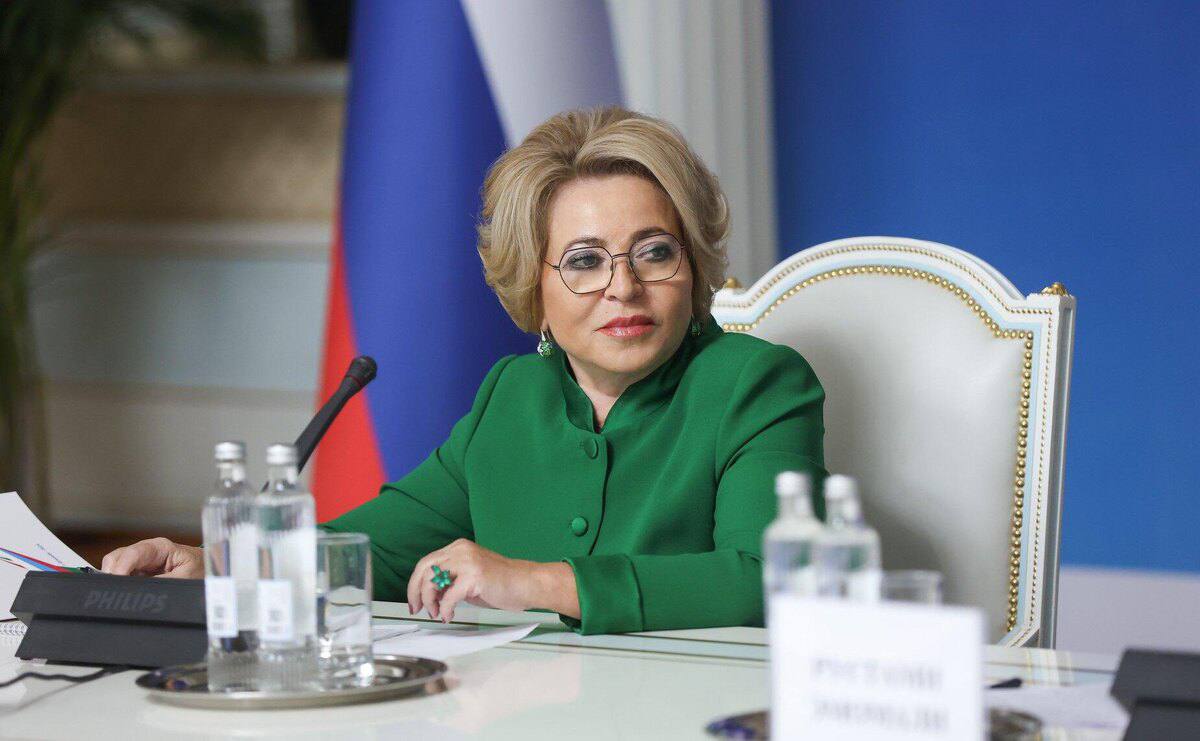 Валентина Матвиенко выступает на официальном мероприятии