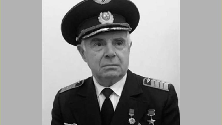 Герой СССР Иван Кашин в форме лётчика