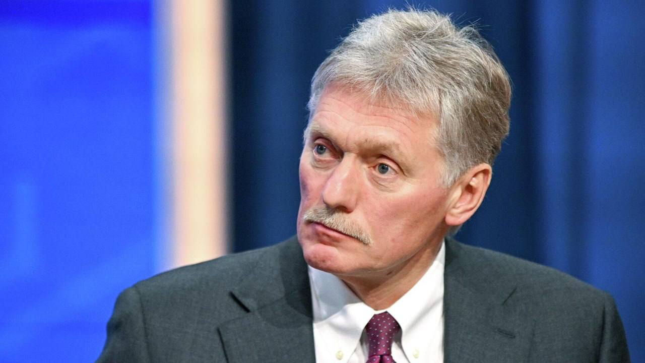 Президент России Владимир Путин за рабочим столом