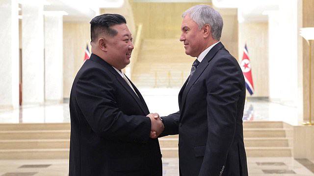 Встреча Володина и Ким Чен Ына в Пхеньяне за круглым столом