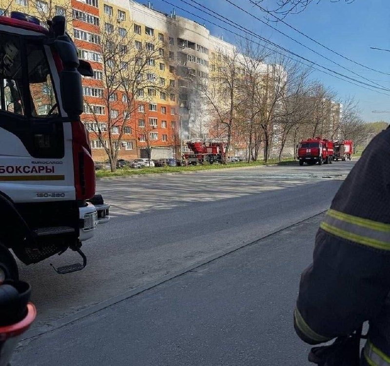Беспилотник врезался в жилой дом в Чебоксарах