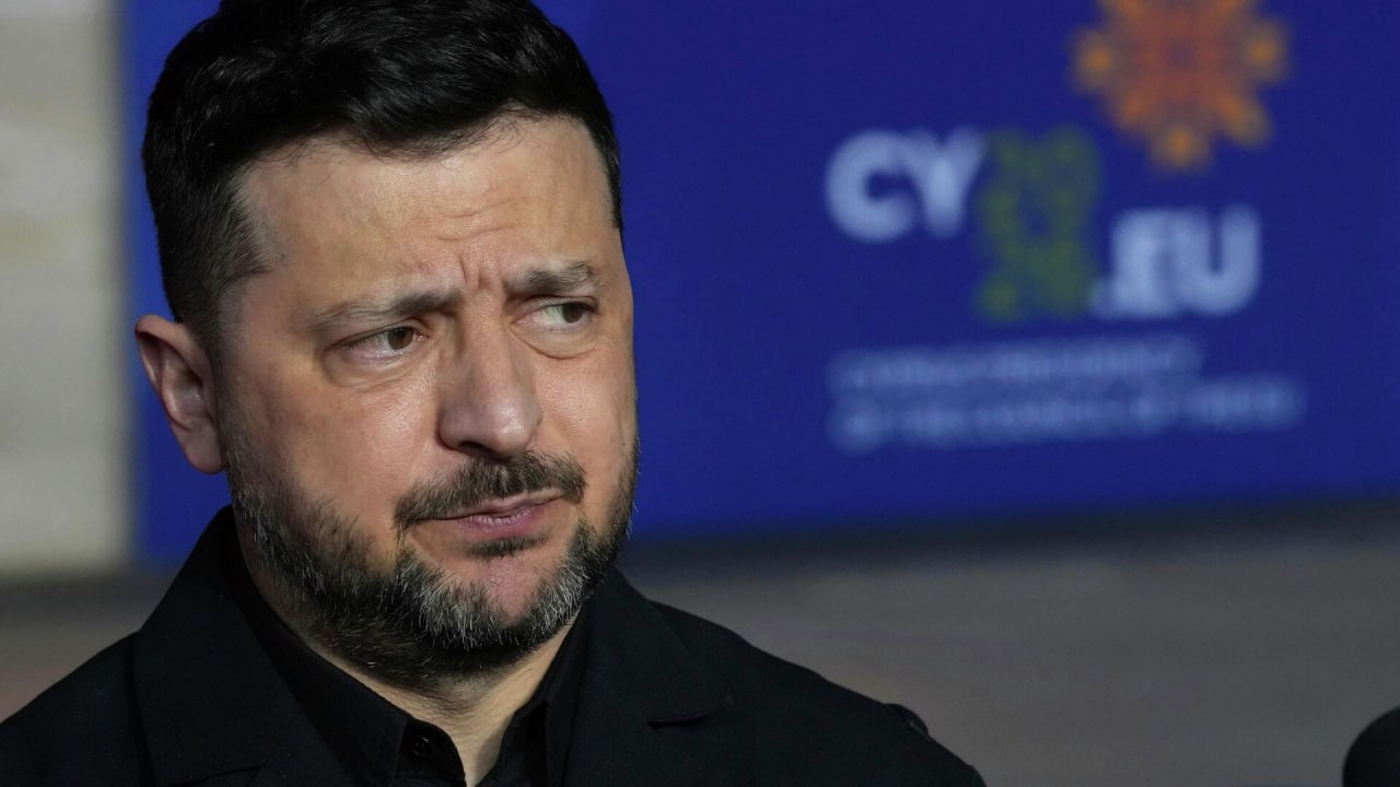 Зеленский на брифинге обвиняет Россию в срыве перемирия