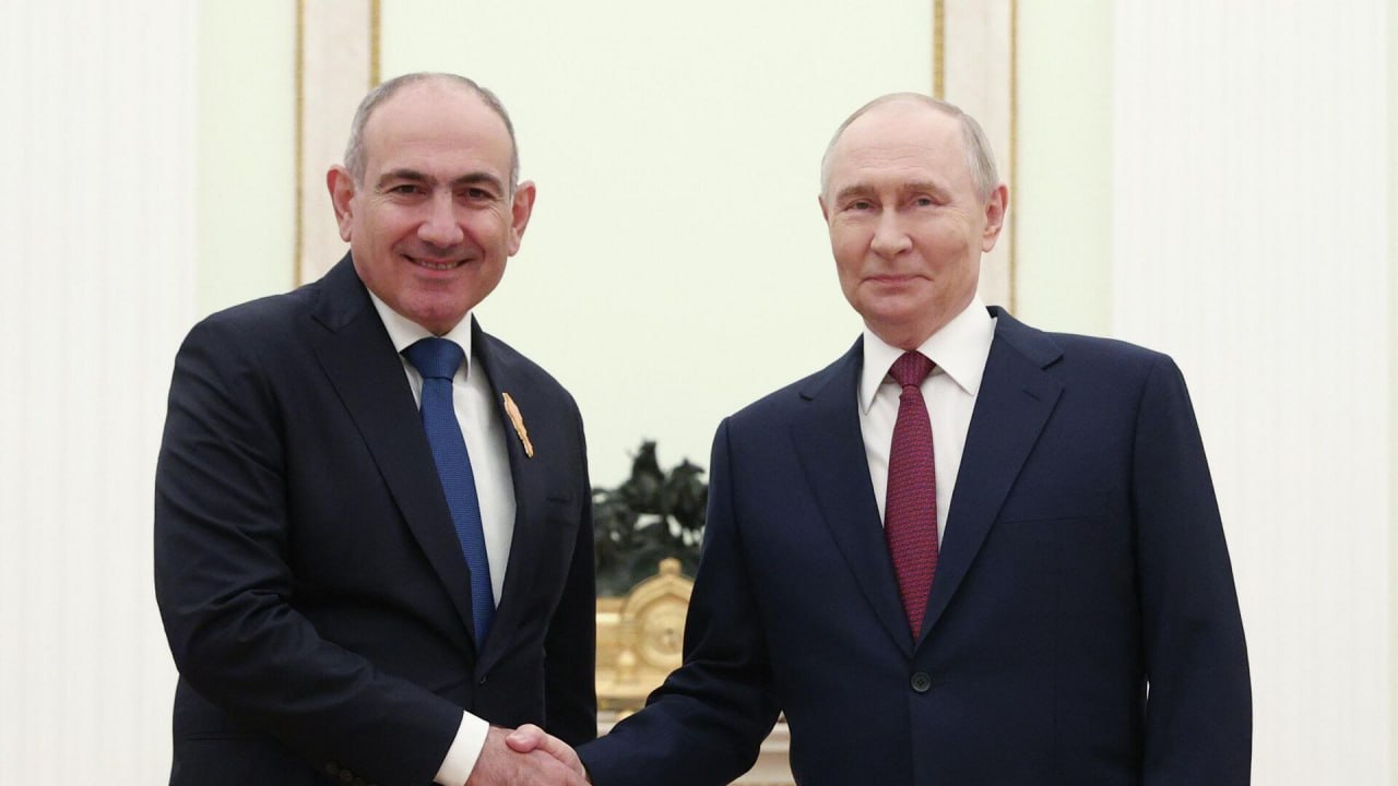 Никол Пашинян выступает с заявлением о внешней политике Армении