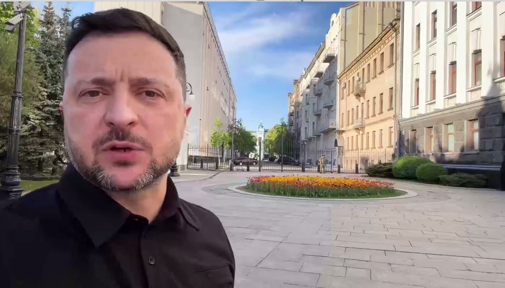 Президент Украины Владимир Зеленский выступает с официальным заявлением