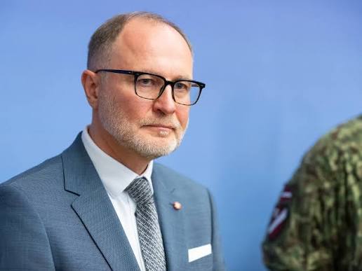 Министр обороны Латвии Андрис Спрудс на пресс-конференции