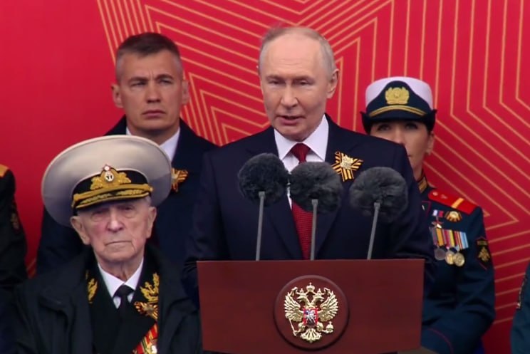 Президент Путин выступает на параде Победы на Красной площади