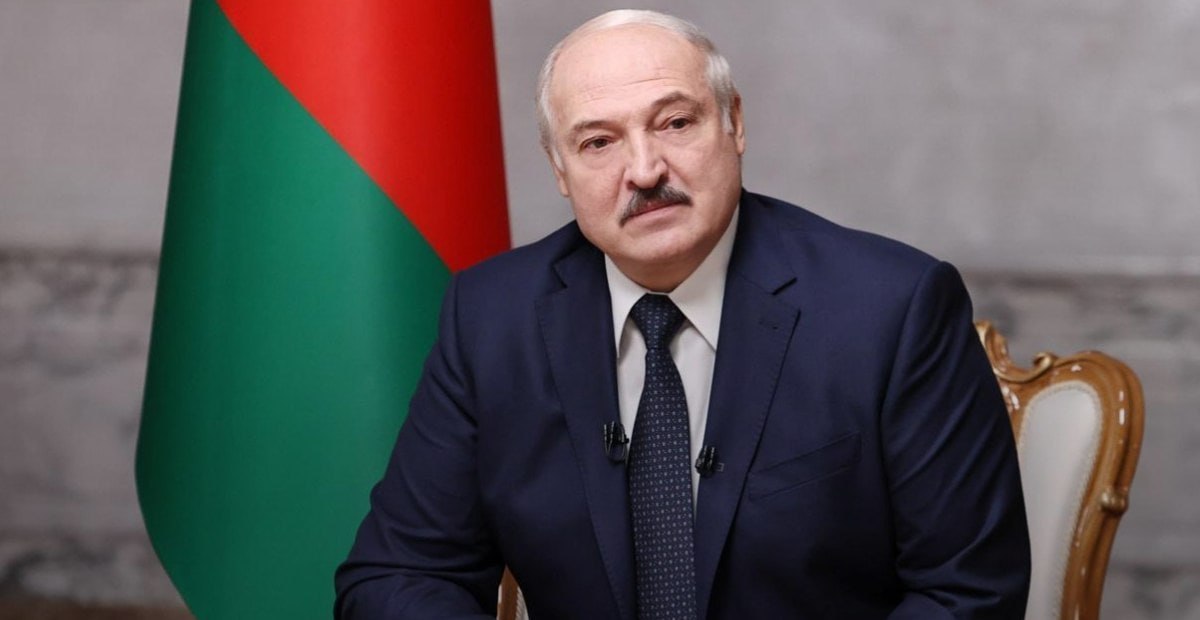Лукашенко поздравляет россиян с Днем Победы
