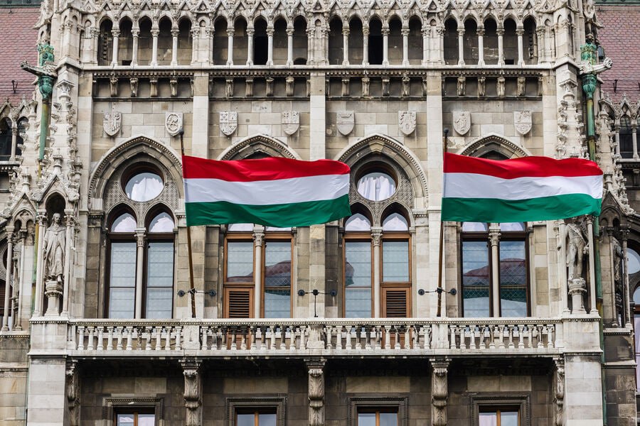 Российский посол в Будапеште перед зданием МИД Венгрии