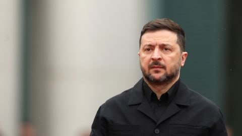 Президент Украины Владимир Зеленский выступает с заявлением