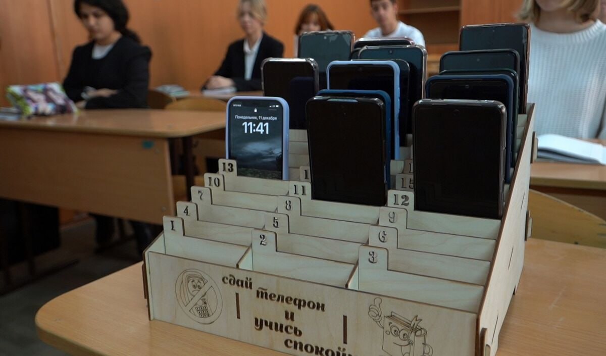 Родители и учителя поддерживают запрет смартфонов в школе