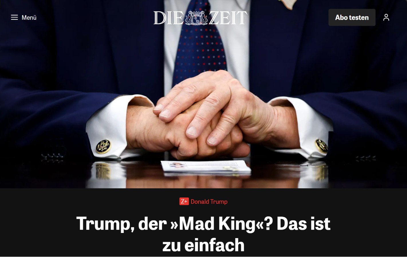 Дональд Трамп в ярости выступает на трибуне