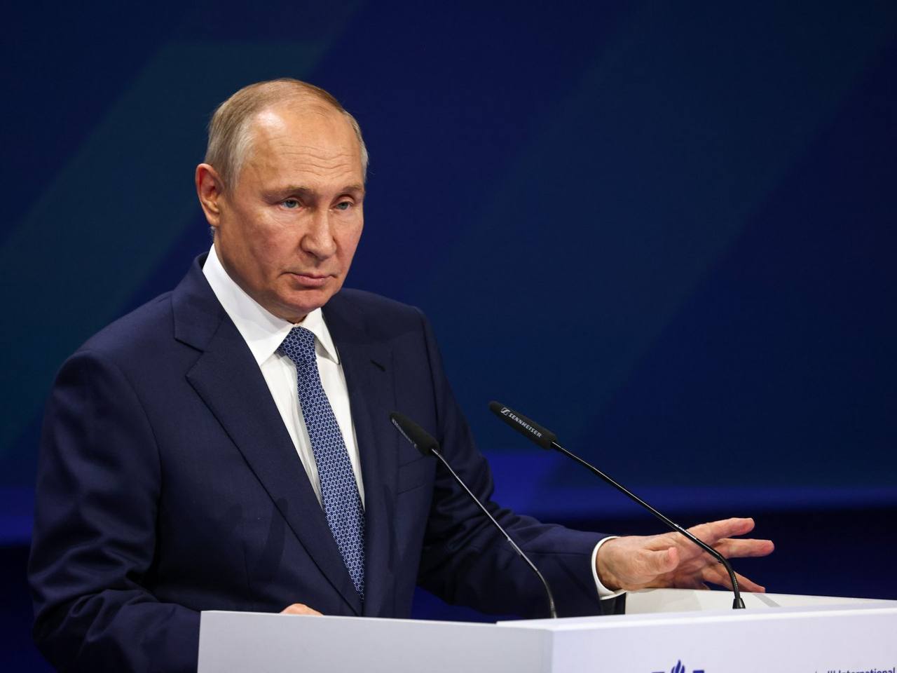 Запуск межконтинентальной баллистической ракеты Сармат
