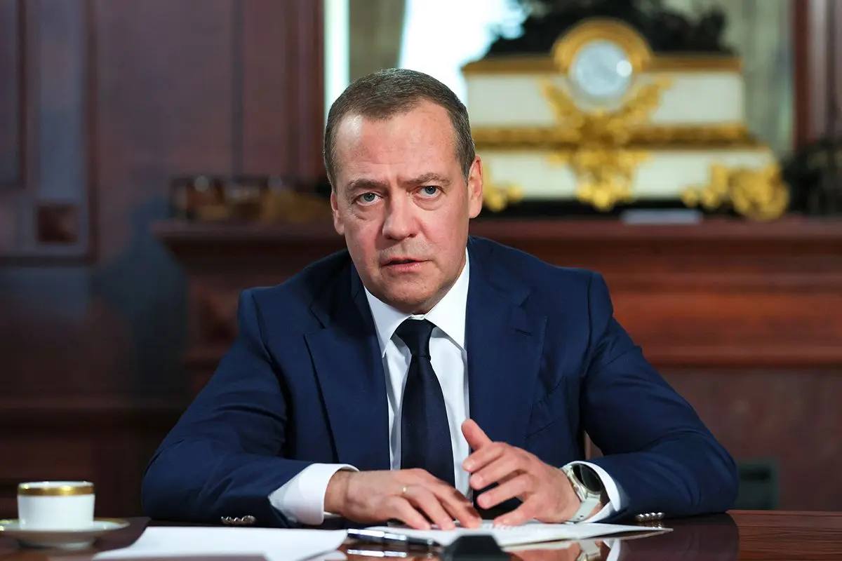 Дмитрий Медведев выступает с заявлением о будущем Украины
