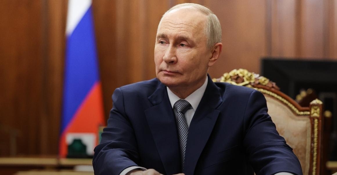 Владимир Путин выступает с заявлением об оборонной политике России