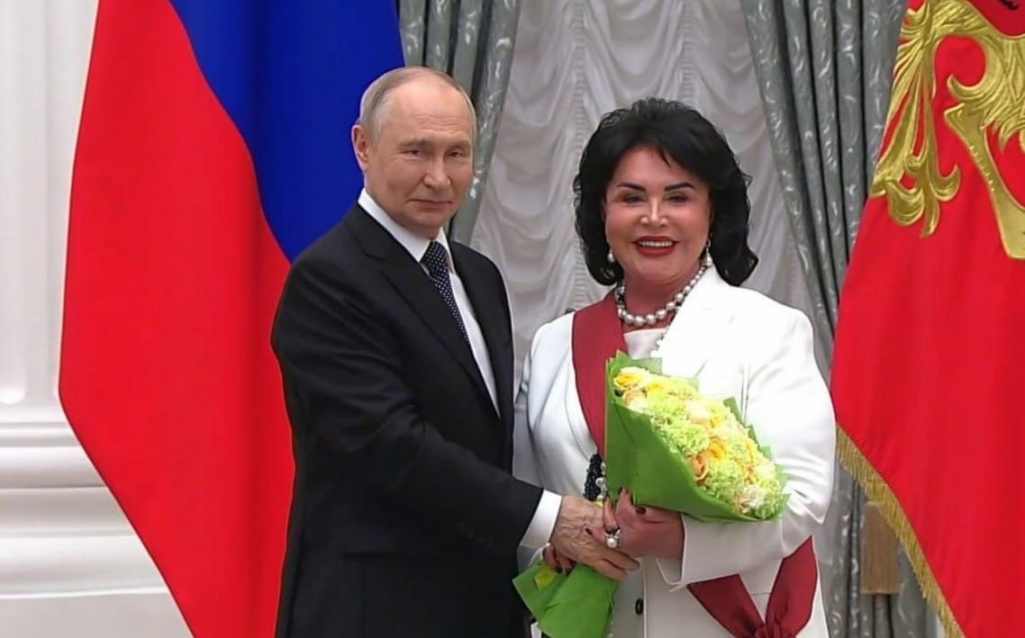Надежда Бабкина с орденом на груди