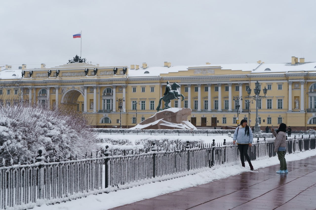 Снегопад в Санкт-Петербурге на улице города