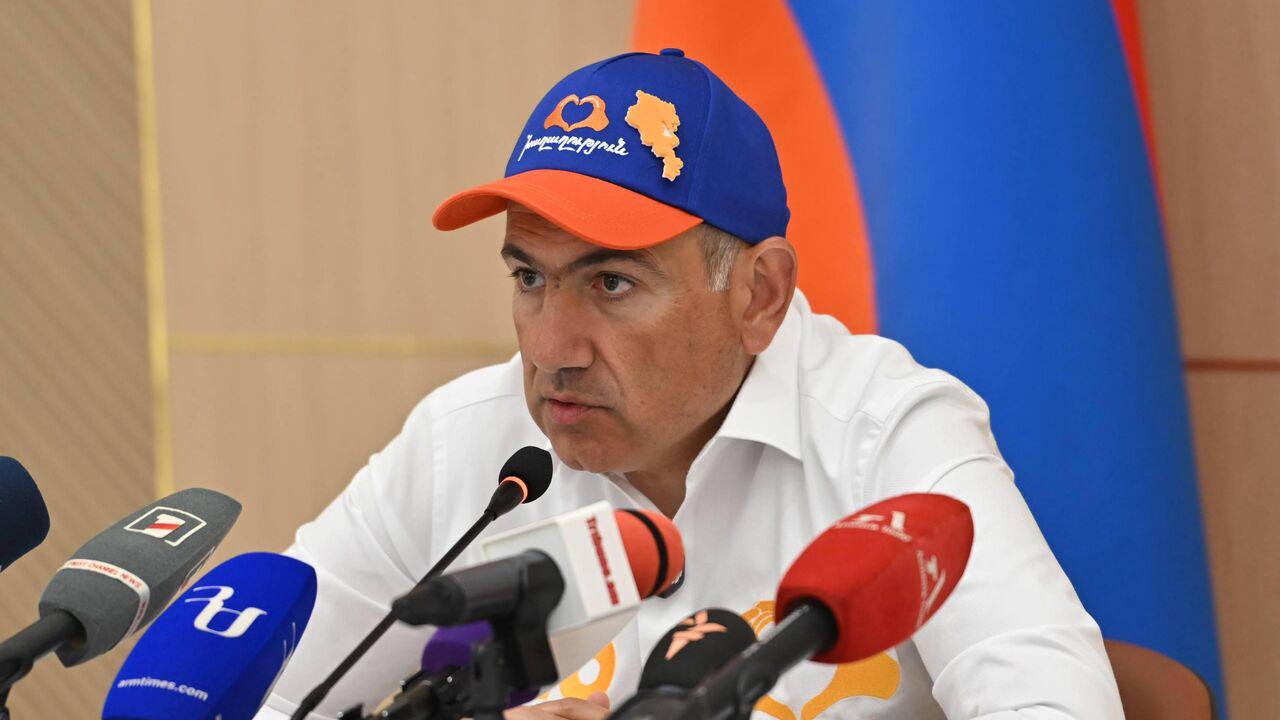 Флаг Армении и флаг Европейского союза рядом