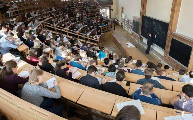 Сокращение платных мест в вузах на 47 тысяч