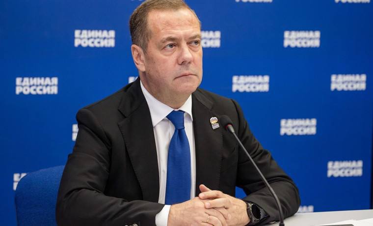 Дмитрий Медведев выступает с заявлением о Пашиняне