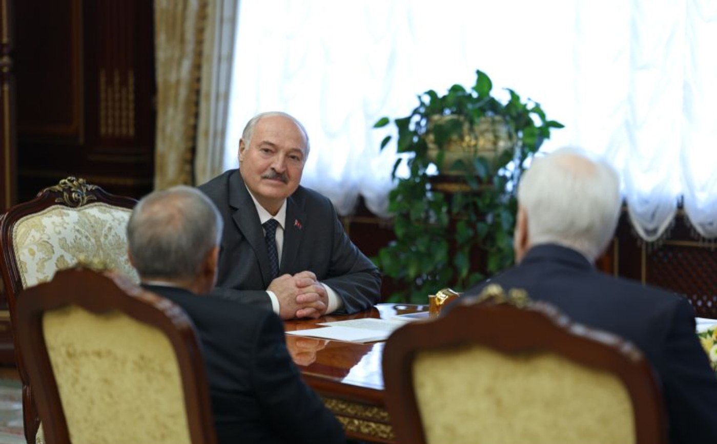 Лукашенко и Минниханов шутят о хоккее на встрече