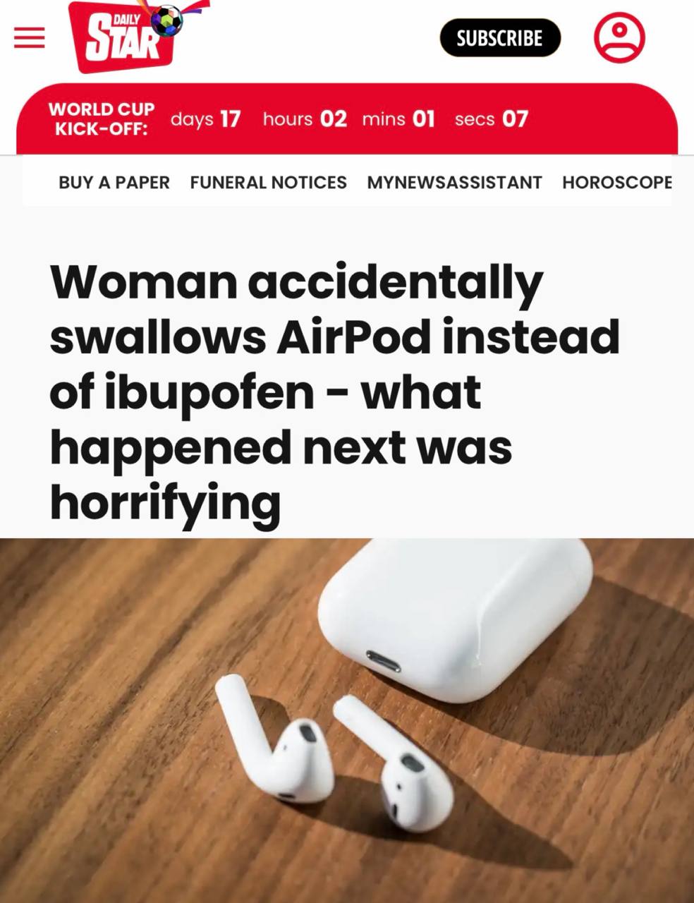 Девушка держит в руках наушник AirPod и таблетку