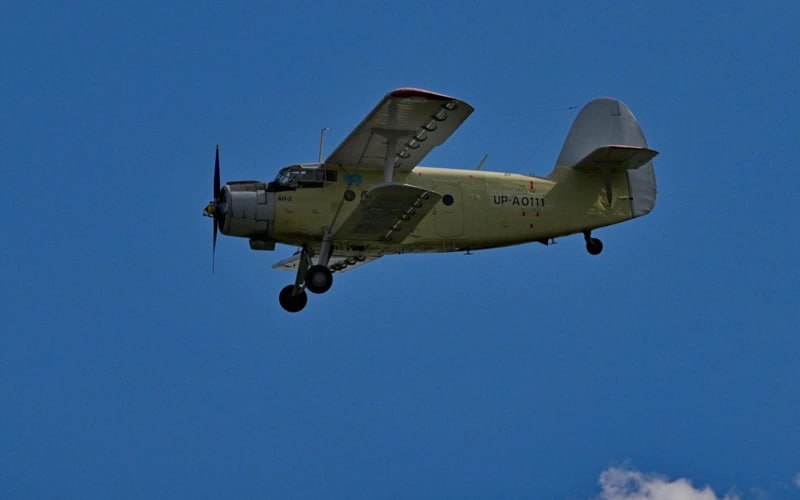 Обломки самолета Ан-2 после крушения в Казахстане