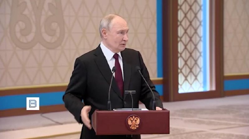 Президент России Владимир Путин на пресс-конференции