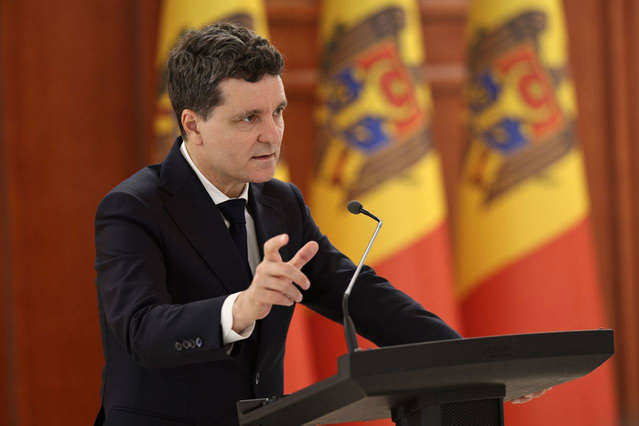 Президент Румынии Никушор Дан выступает с заявлением
