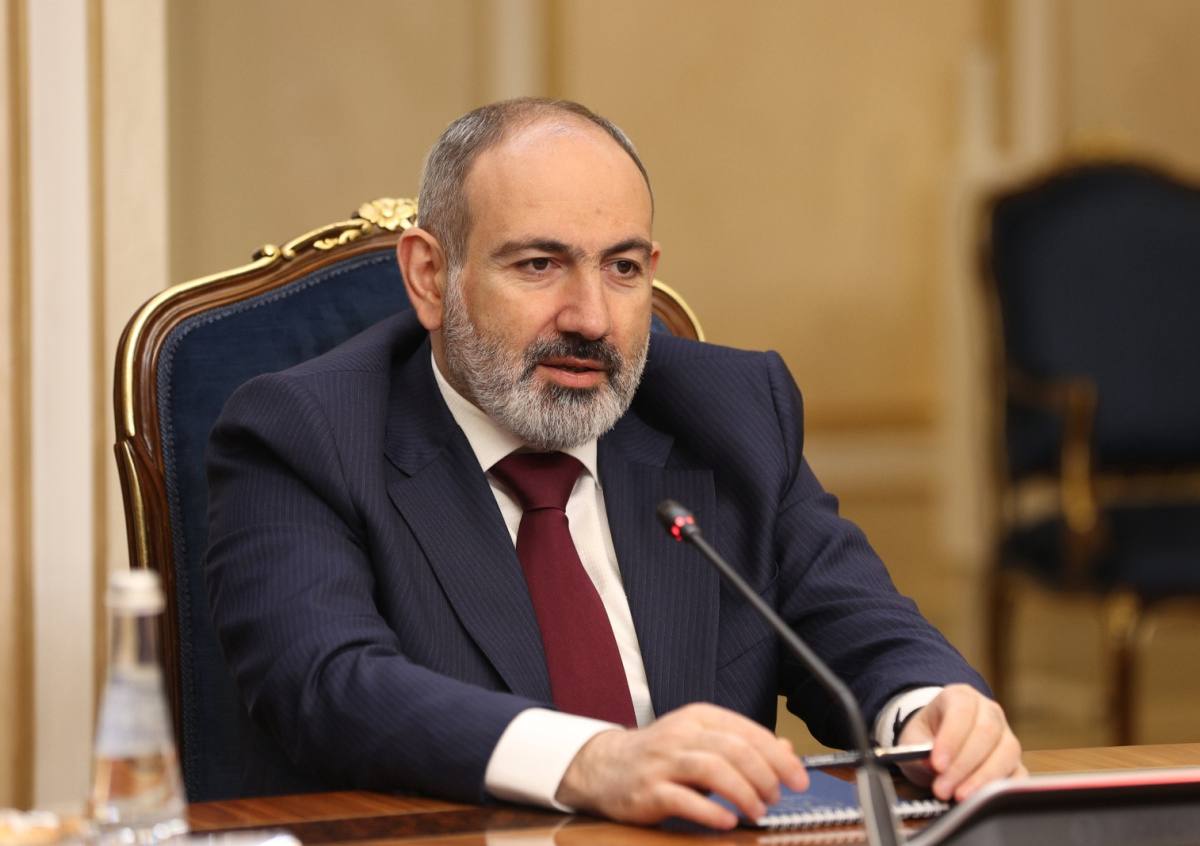 Флаг Армении на фоне карты Евразийского экономического союза