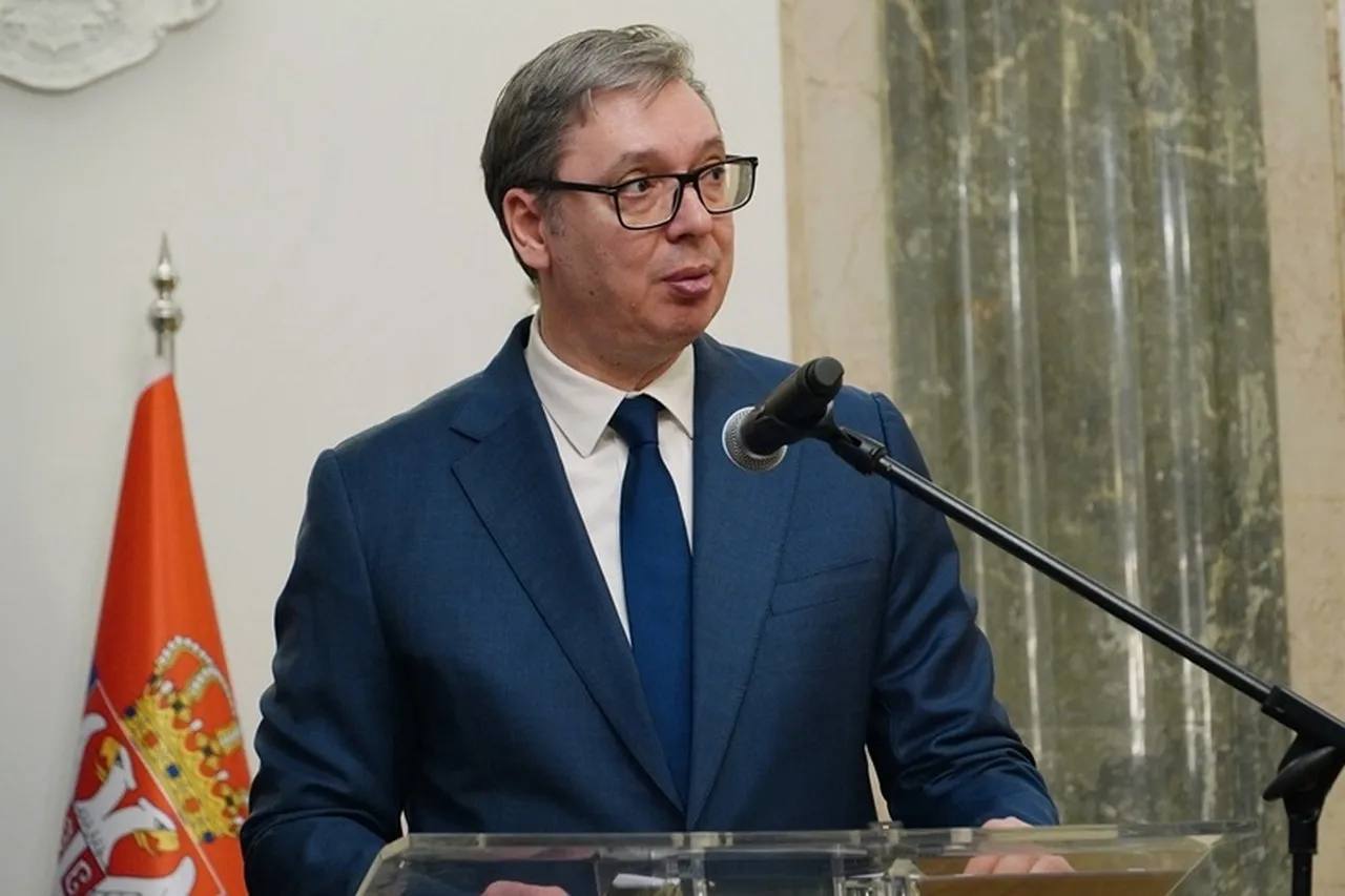Президент Сербии Александр Вучич выступает с официальным заявлением