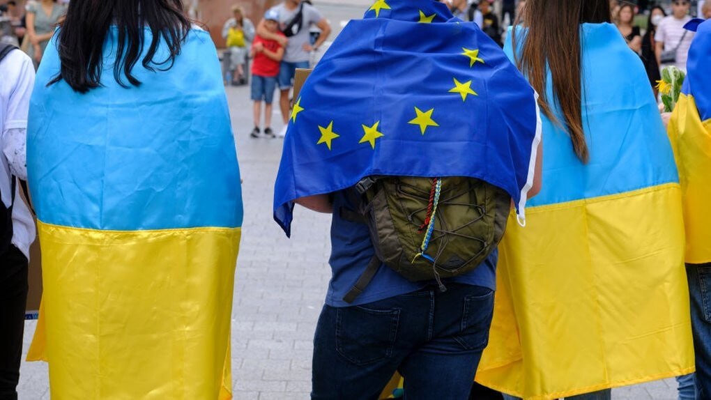 Украинские мужчины у границы с ЕС