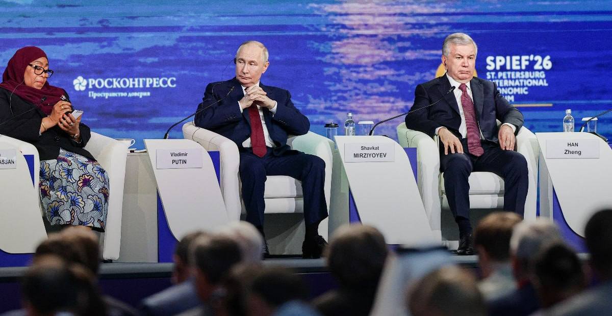 Владимир Путин выступает с заявлением о денацификации Украины