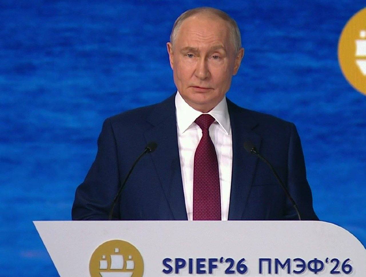 Путин на ПМЭФ заявил о бессмысленности встречи с Зеленским