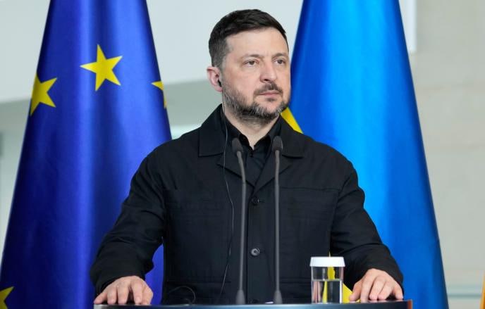 Владимир Зеленский выступает с заявлением о санкциях