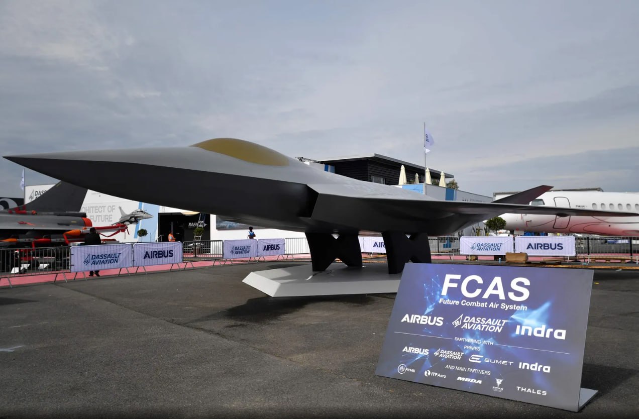 Истребитель нового поколения FCAS в полете
