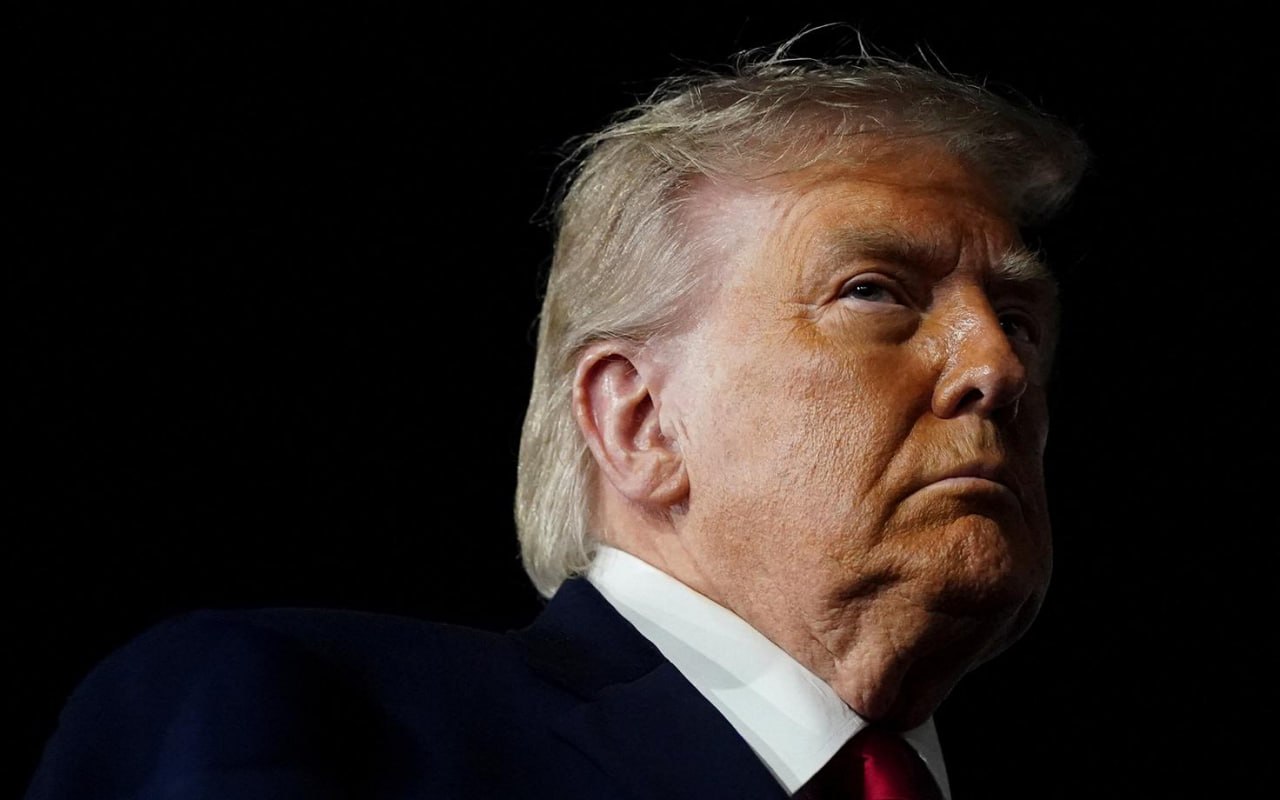 Дональд Трамп выступает с заявлением о сбитом вертолете