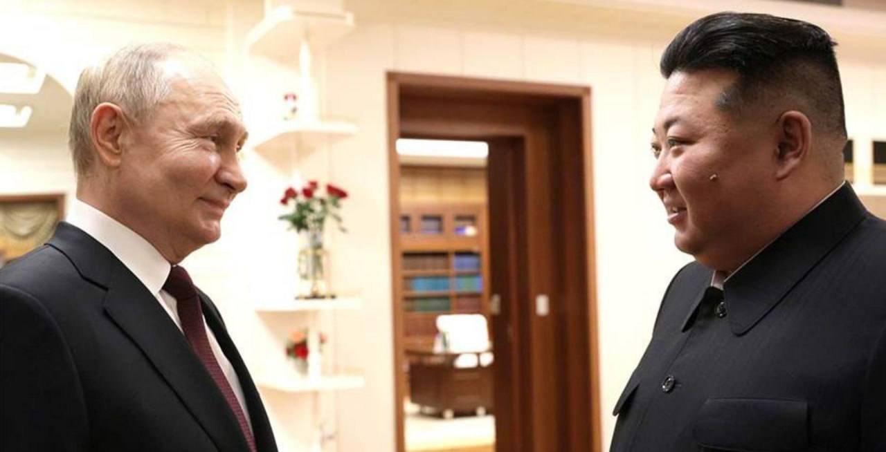 Ким Чен Ын подписывает поздравительную телеграмму Путину