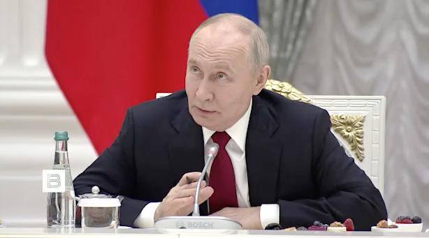 Президент Путин выступает с заявлением об экономике России
