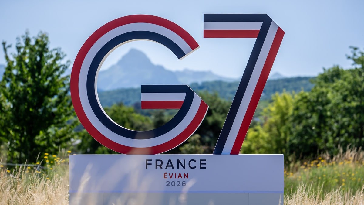 Флаг G7 и карта Украины на саммите
