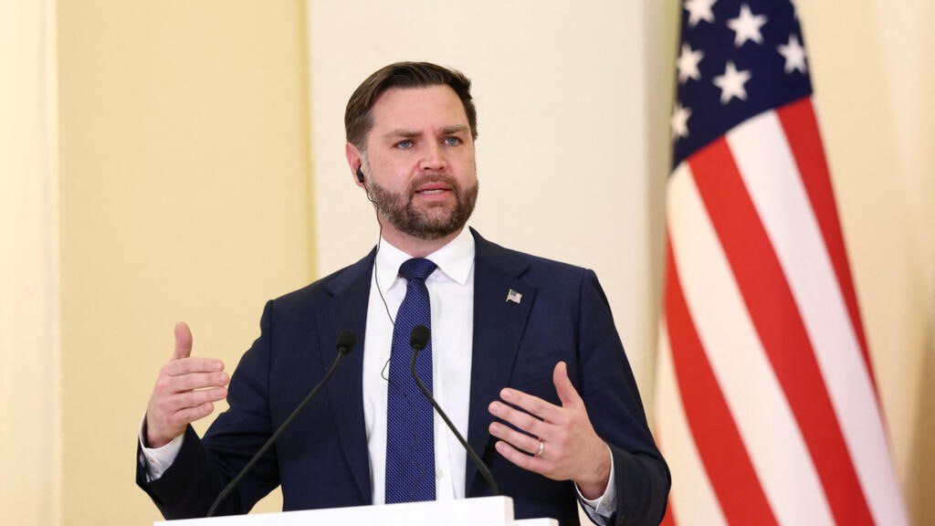 Вице-президент США Вэнс на пресс-конференции обсуждает Кубу