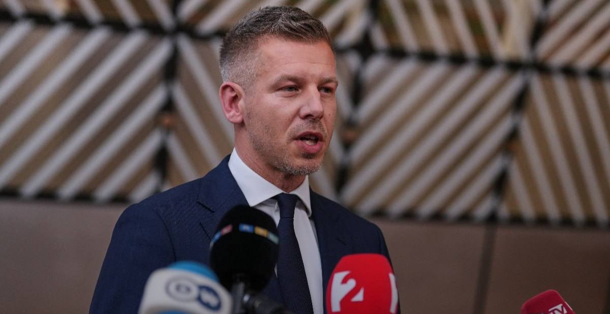 Премьер Венгрии Мадьяр выступает на саммите ЕС